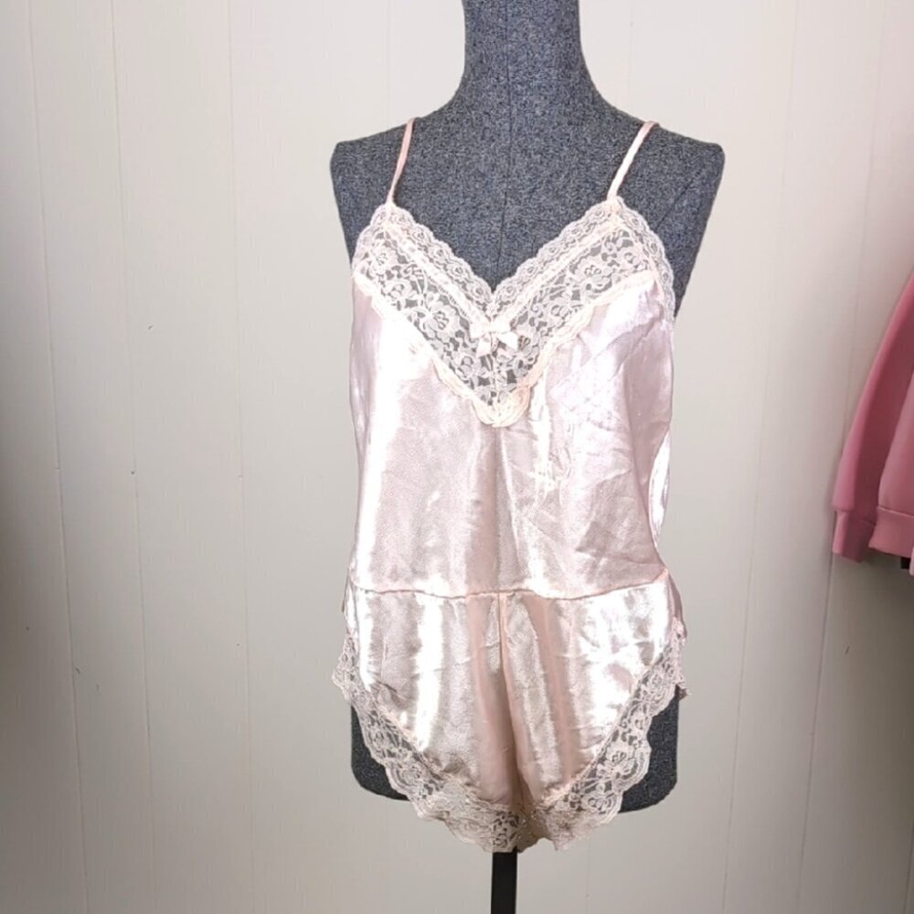 Stunning Vintage coquette Lace teddy in pink